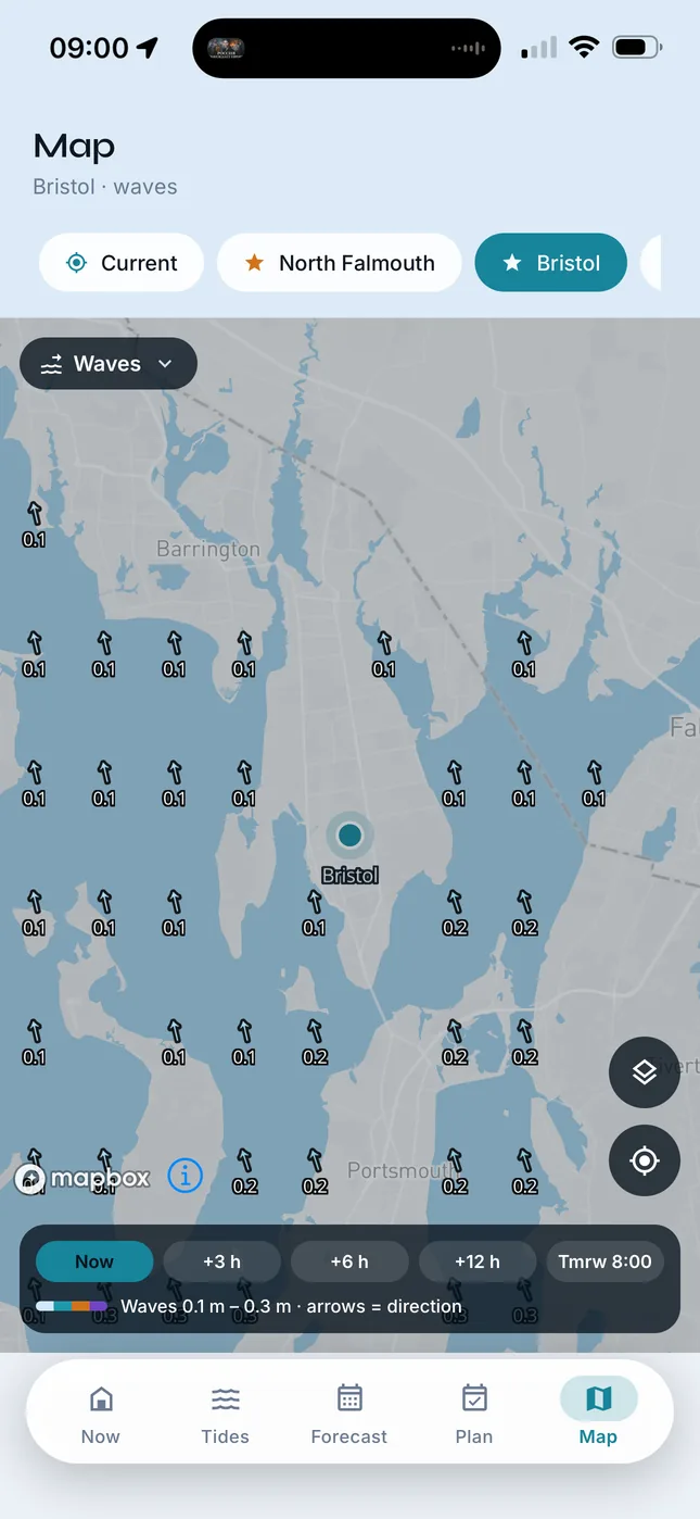 Map with wave height arrows and a time selector from now to tomorrow morning